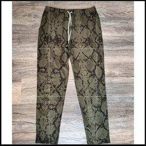 Lululemon athleisure joggers
